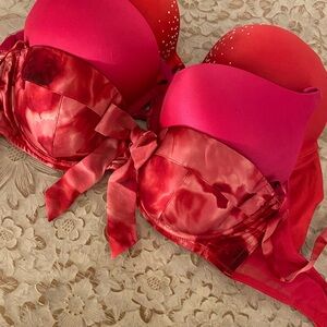 COPY - Victoria's Secret Bombshell Add-2-Cups Smooth Push-Up Bra